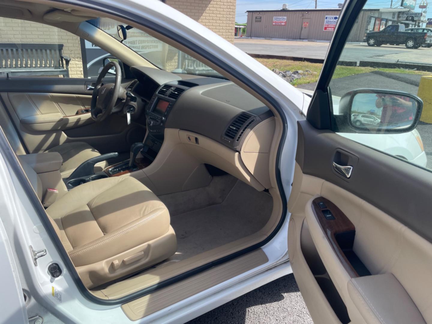 2007 White Honda Accord (1HGCM66867A) with an V6, VTEC, 3.0 Liter engine, Automatic transmission, located at 8008 Warden Rd, Sherwood, AR, 72120, (501) 801-6100, 34.830078, -92.186684 - Photo#8